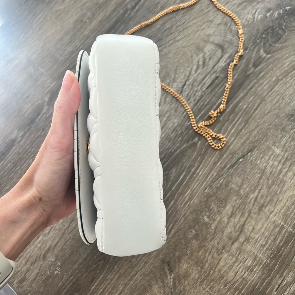 Elegant White Versace Quilted Chain Bag - Picture 4 of 15
